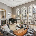 Maison de 245 m² avec 9 chambre(s) en location à Paris