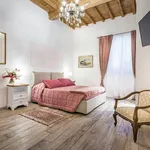 Rent 1 bedroom apartment of 65 m² in Florence