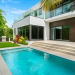 Rent 5 bedroom house of 299 m² in Miami Beach