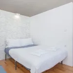 Rent 2 bedroom apartment of 110 m² in Porto