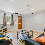 Rent 3 bedroom flat in Leeds