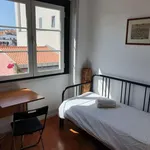 Rent a room of 60 m² in lisbon