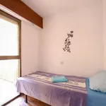 Rent a room of 100 m² in valencia