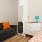 Rent 4 bedroom apartment in Valencia