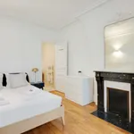 Rent 4 bedroom apartment of 32 m² in Paris 17