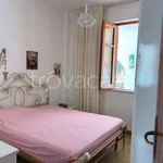 Rent 4 bedroom house of 215 m² in Sperone