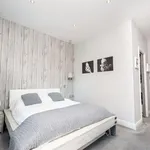 Rent 4 bedroom flat in Trafford