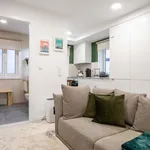 Rent 5 bedroom apartment of 63 m² in Porto