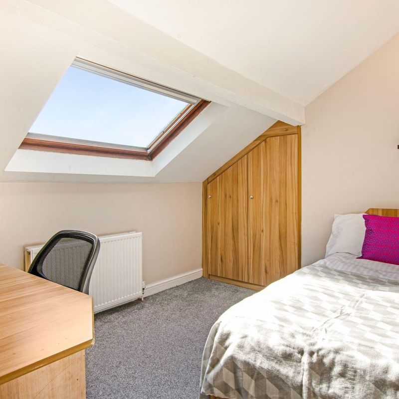 Flat 3, 6 Winstanley Terrace Leeds, LS6 1DS