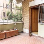 Rent a room of 100 m² in Roma