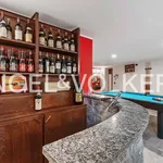 Rent 7 bedroom house of 374 m² in Lipomo