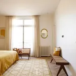 Rent 8 bedroom apartment of 265 m² in Paris