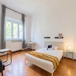 Rent 6 bedroom apartment in Milan