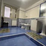 Affitto 2 camera appartamento di 150 m² in Napoli