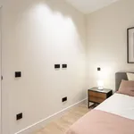 Rent 4 bedroom apartment of 117 m² in Madrid