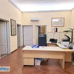 Affitto 6 camera appartamento di 130 m² in Florence