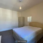 Rent 3 bedroom flat in North East England