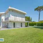 Rent 6 bedroom house of 320 m² in Rome