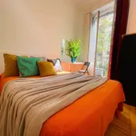 Rent a room of 220 m² in Madrid