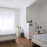 Rent 3 bedroom apartment in Milan