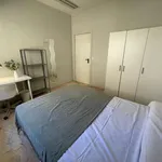 Rent a room of 300 m² in seville