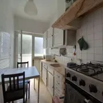 Rent a room of 60 m² in lisbon