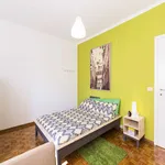 Rent a room of 92 m² in Milan