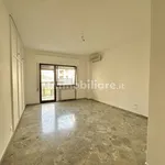 Affitto 5 camera appartamento di 170 m² in Palermo