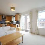 Flat to rent in Compass House, Reading RG1