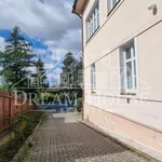 Pronajměte si 4 ložnic/e byt o rozloze 111 m² v Říčany