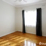 Rent 3 bedroom house in  Kangaroo Flat VIC 3555                        