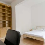 Rent a room of 200 m² in lisbon