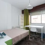 Rent a room of 130 m² in granada