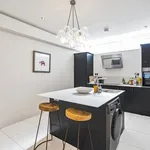 Rent 2 bedroom flat in Green