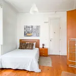 Rent a room of 120 m² in lisbon