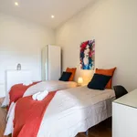 Rent a room of 40 m² in Porto