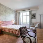 Rent 4 bedroom apartment in Ixelles