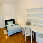 Rent 6 bedroom apartment in Milan