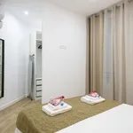 Rent 5 bedroom apartment of 50 m² in Barcelona