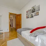 Rent a room of 180 m² in madrid