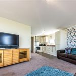Rent 2 bedroom flat in Swansea