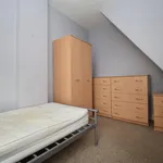 Rent 3 bedroom flat in Wakefield