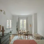 Rent 2 bedroom apartment of 30 m² in Paris