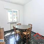 Affitto 4 camera appartamento di 98 m² in Genoa