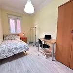 Rent a room of 102 m² in Madrid