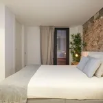 Rent 4 bedroom apartment of 70 m² in Barcelona