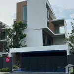 Rent 3 bedroom house of 324 m² in Bangkok