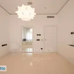 Rent 2 bedroom apartment of 75 m² in Milan