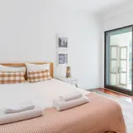 Rent 3 bedroom apartment of 100 m² in Porto