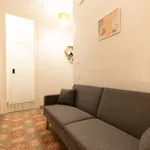 Rent 4 bedroom apartment of 8 m² in Barcelona